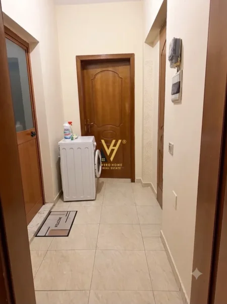 Tirane, jepet me qera apartament 1+1+Ballkon Kati 3, 80 m² 470 € (RRUGA E DURRESIT)