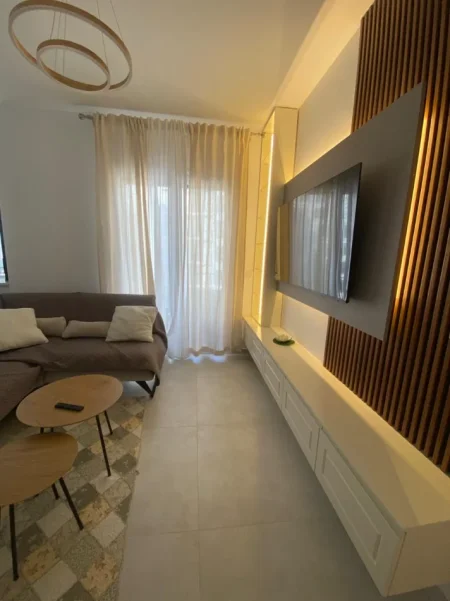 Tirane, jepet me qera apartament 2+1+Ballkon Kati 6, 100 m² 900 € (Pazari i Ri)