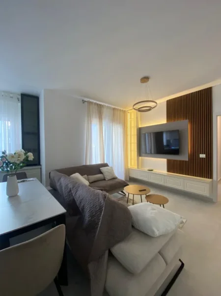 Tirane, jepet me qera apartament 2+1+Ballkon Kati 6, 100 m² 900 € (Pazari i Ri)