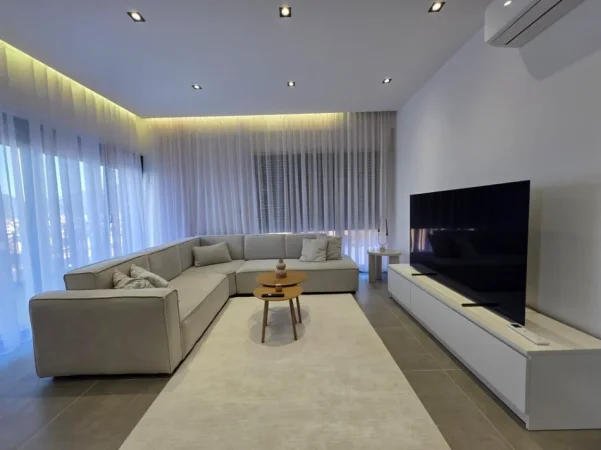 Tirane, shitet apartament 3+1 Kati 5, 