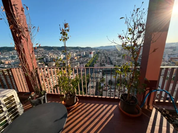 Tirane, jepet me qera apartament 2+1 Kati 18, 110 m² 1.300 € (garden building)