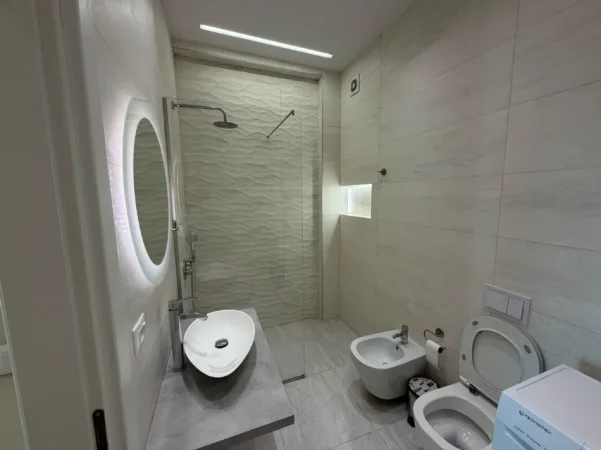 Tirane, jepet me qera apartament 2+1 Kati 18, 110 m² 1.300 € (garden building)