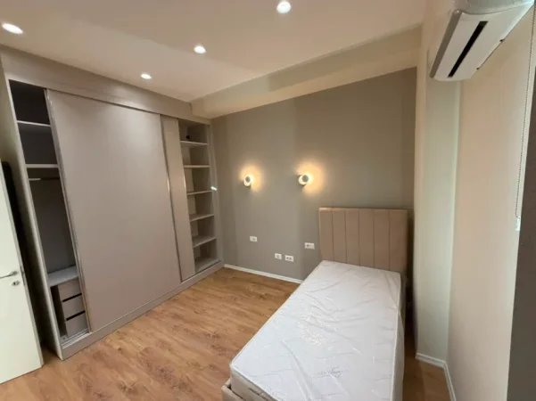 Tirane, jepet me qera apartament 2+1 Kati 18, 110 m² 1.300 € (garden building)