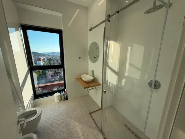 Tirane, jepet me qera apartament 2+1 Kati 18, 110 m² 1.300 € (garden building)