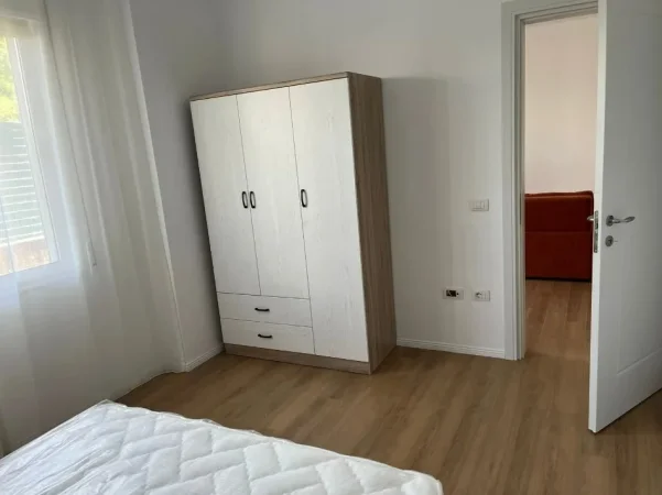 Tirane, jepet me qera apartament 1+1 Kati 1, 65 m² 450 € (Afer Rezidences Kadiu, Ali Demi)
