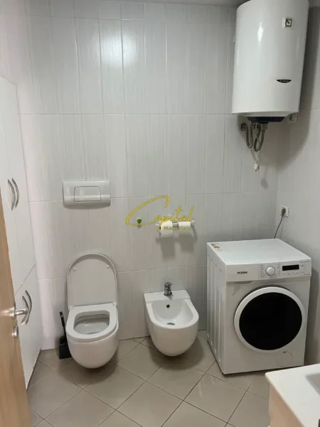 Tirane, jepet me qera apartament 2+1 Kati 4, 65 m² 700 € (PAZARI I RI)