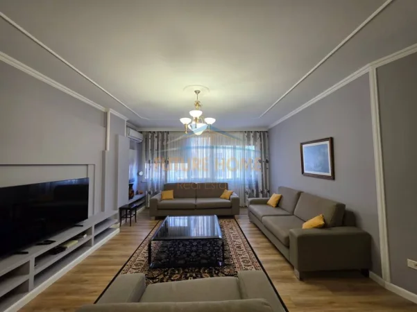 Tirane, jepet me qera apartament 1+1+Ballkon Kati 3, 74 m² 650 € (Zogu i Zi, Tiranë)