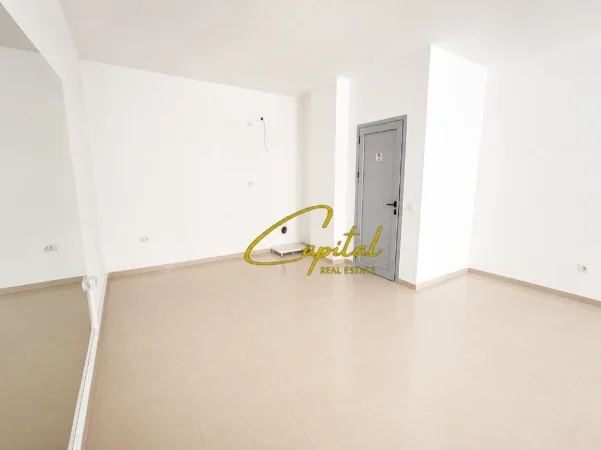 Tirane, shitet dyqan Kati 0, 51 m² (KOMUNA E PARISIT)