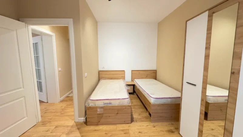 Tirane, jepet me qera apartament 2+1 Kati 4, 93 m², (Brryl)