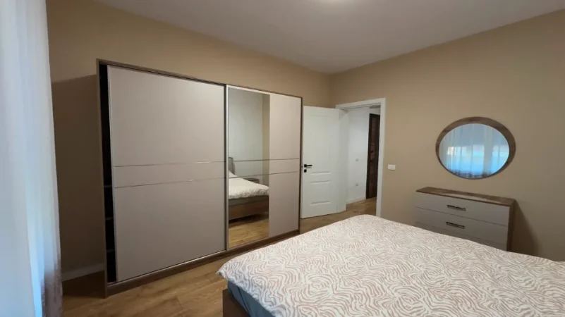 Tirane, jepet me qera apartament 2+1 Kati 4, 93 m², (Brryl)