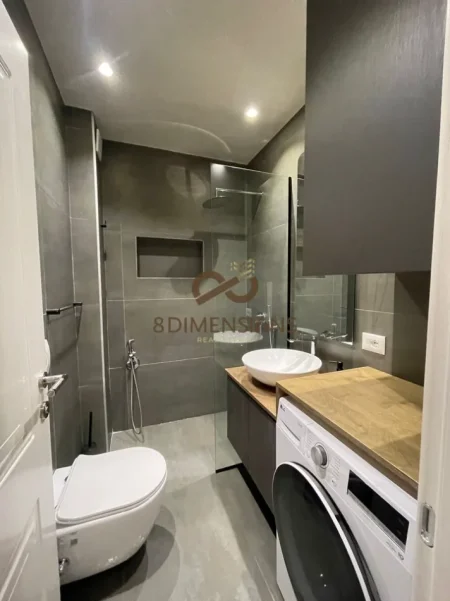 Jepet me qera Apartament 2+1 prane Xhamise se Selites (D8242A-200)
