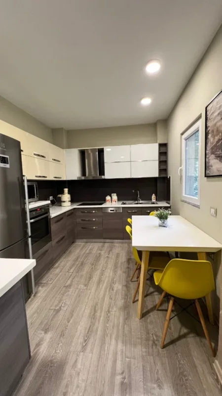 Tirane, jepet me qera apartament , 98 m² 720 € 