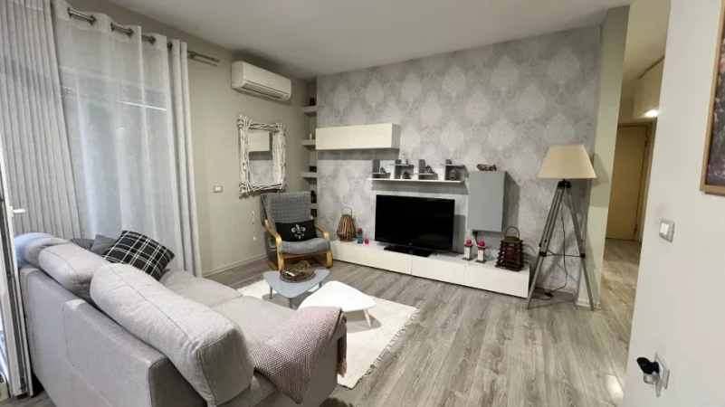 Tirane, jepet me qera apartament , 98 m² 720 € 