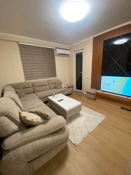 Tirane, jepet me qera apartament 2+1 Kati 4, 196 m² 600 € (YZBERISHT)