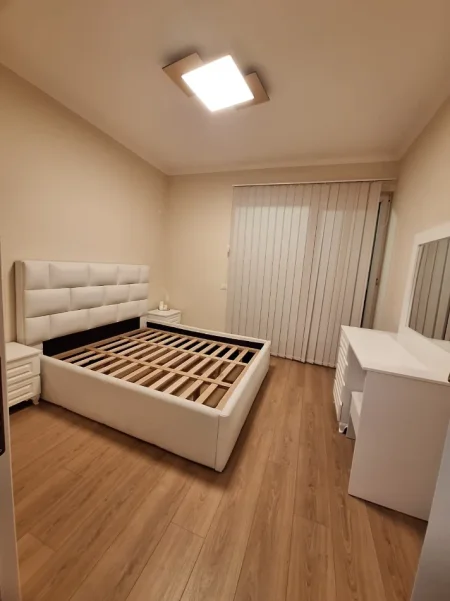 Tirane, jepet me qera apartament 2+1 Kati 4, 196 m² 600 € (YZBERISHT)