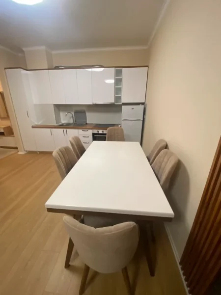 Tirane, jepet me qera apartament 2+1 Kati 4, 196 m² 600 € (YZBERISHT)