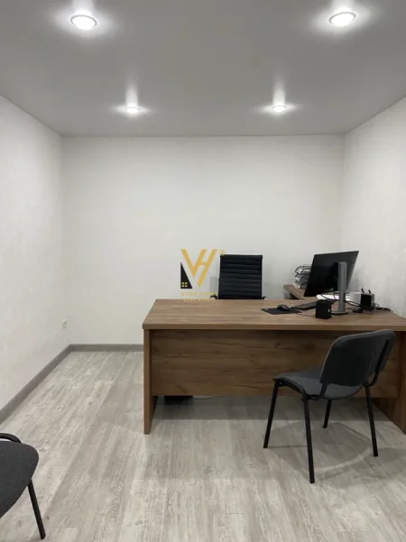 Tirane, shitet zyre Kati 0, 30 m² 90.000 € (BULEVARDI BAJRAM CURRI)