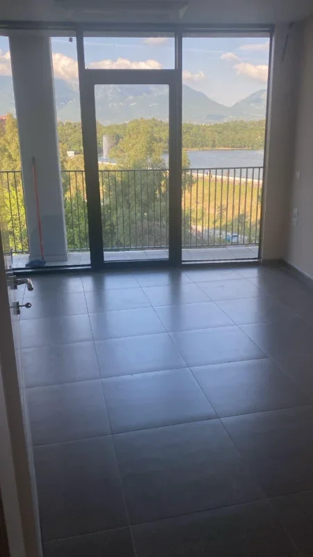 Tirane, jepet me qera , 131 m² 2.000 € (Liqeni Artificial)