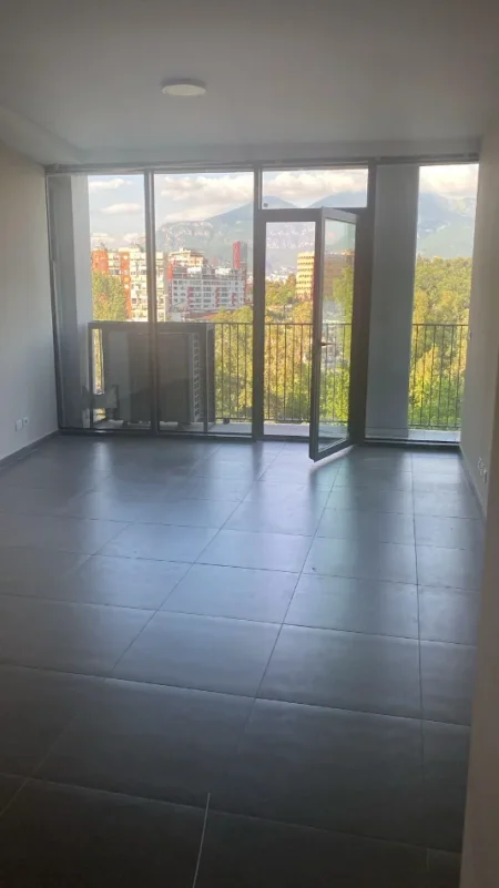 Tirane, jepet me qera , 131 m² 2.000 € (Liqeni Artificial)