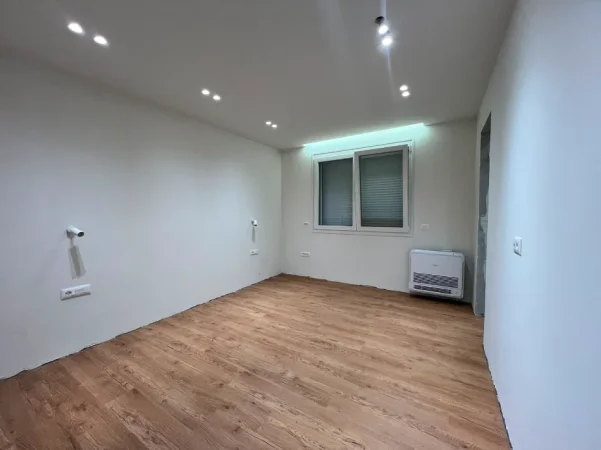Tirane, jepet me qera zyre Kati 9, 122 m² 1.500 € 