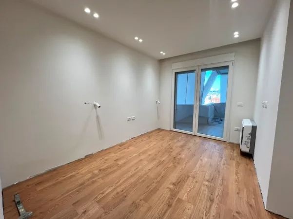 Tirane, jepet me qera zyre Kati 9, 122 m² 1.500 € 
