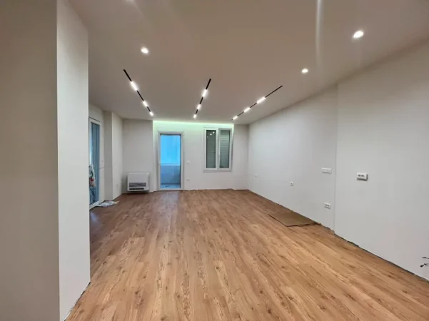Tirane, jepet me qera zyre Kati 9, 122 m² 1.500 € 