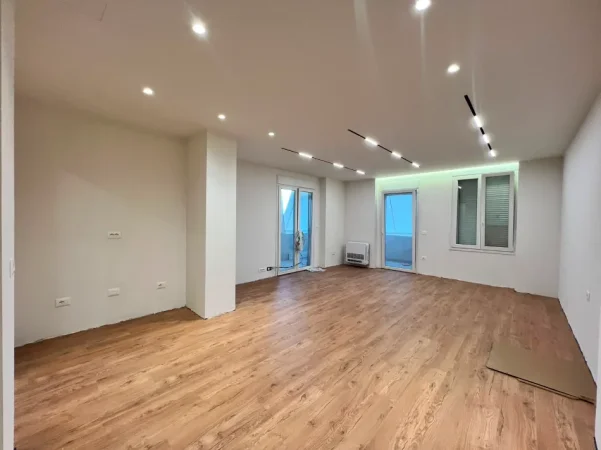 Tirane, jepet me qera zyre Kati 9, 122 m² 1.500 € 