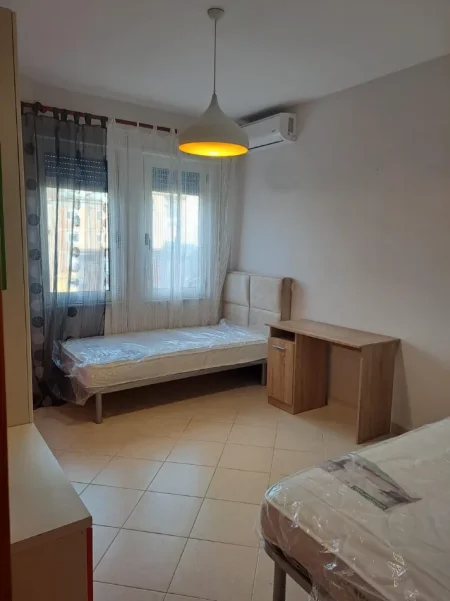 Tirane, jepet me qera apartament 2+1 Kati 2, 100 m² 800 € (RRUGA E KOSOVAREVE)