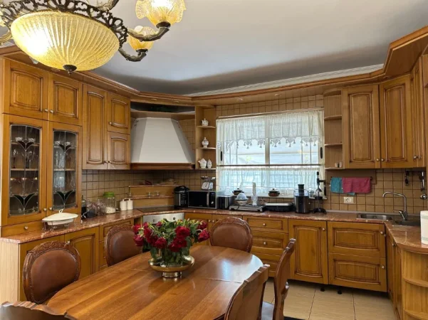 Tirane, jepet me qera apartament , 140 m² 900 € 