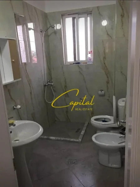 Tirane, jepet me qera apartament 2+1 Kati 5, 75 m² 500 € (RRUGA FERIT XHAJKO)