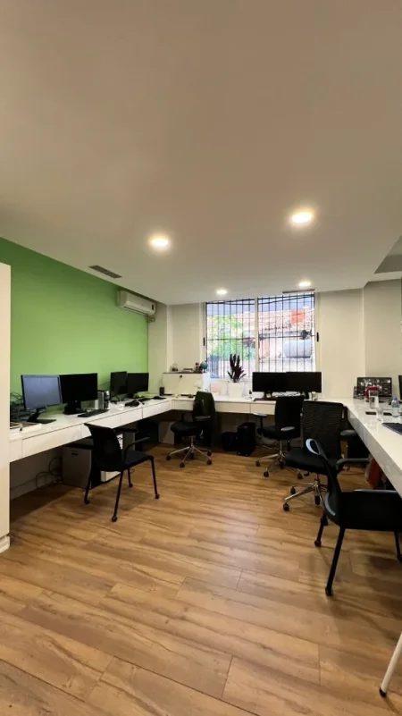 Tirane, shitet dyqan , 97 m² 350.000 € 