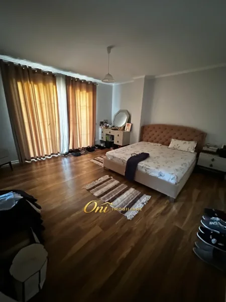 Tirane, jepet me qera Vile Vile 3 Katshe , 1.000 m² 8.000 € (SAUK)