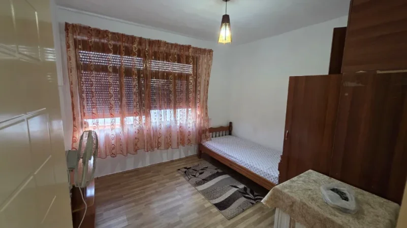Tirane, jepet me qera apartament 3+1 Kati 4, 80 m² 500 € (RRUGA BARDHYL)
