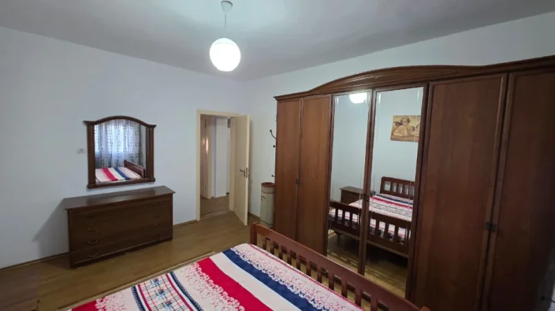 Tirane, jepet me qera apartament 3+1 Kati 4, 80 m² 500 € (RRUGA BARDHYL)
