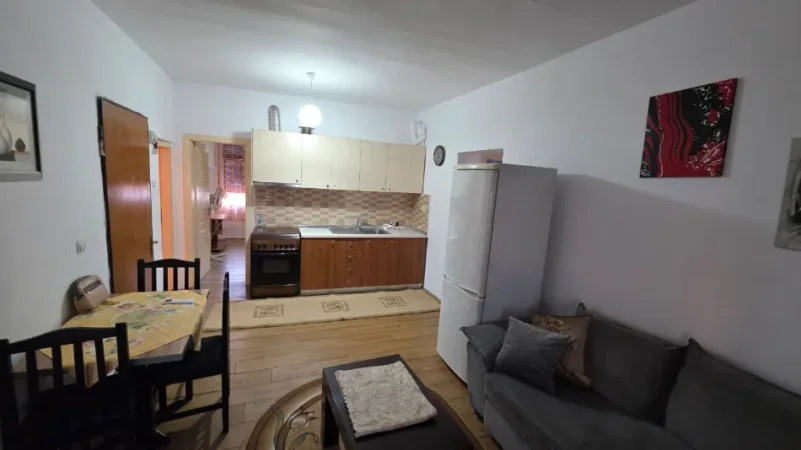 Tirane, jepet me qera apartament 3+1 Kati 4, 80 m² 500 € (RRUGA BARDHYL)