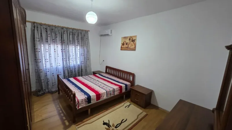 Tirane, jepet me qera apartament 3+1 Kati 4, 80 m² 500 € (RRUGA BARDHYL)
