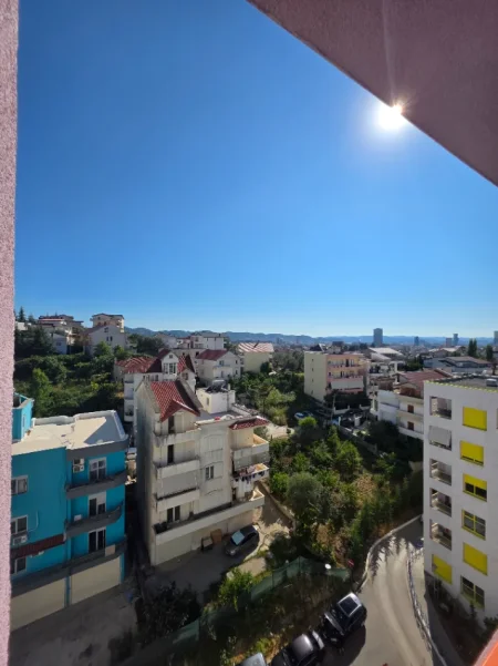 Tirane, jepet me qera apartament 1+1+Ballkon Kati 9, 55 m² 350 € (Pasho Hysa)