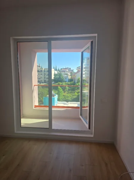 Tirane, jepet me qera apartament 1+1+Ballkon Kati 9, 55 m² 350 € (Pasho Hysa)