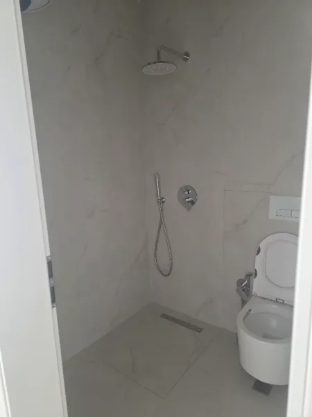 Tirane, jepet me qera apartament 1+1+Ballkon Kati 9, 55 m² 350 € (Pasho Hysa)