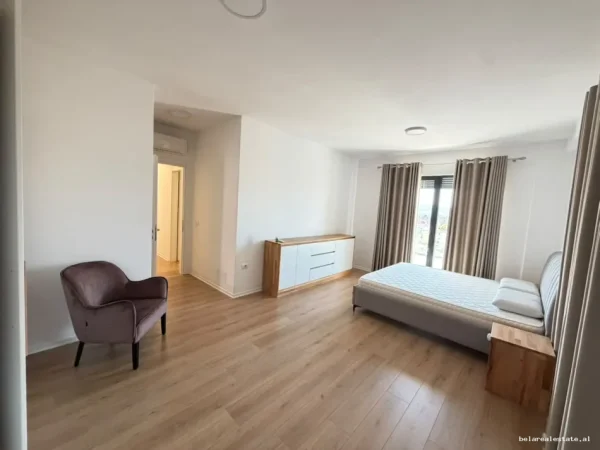 Tirane, jap me qera apartament 3+1+Ballkon Kati 6, 130 m² 1.000 € (Kompleksi Erli, Porcelan)