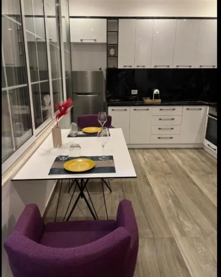 Tirane, jepet me qera apartament 2+1 Kati 1, 80 m² 550 € (RRUGA E ELBASANIT)
