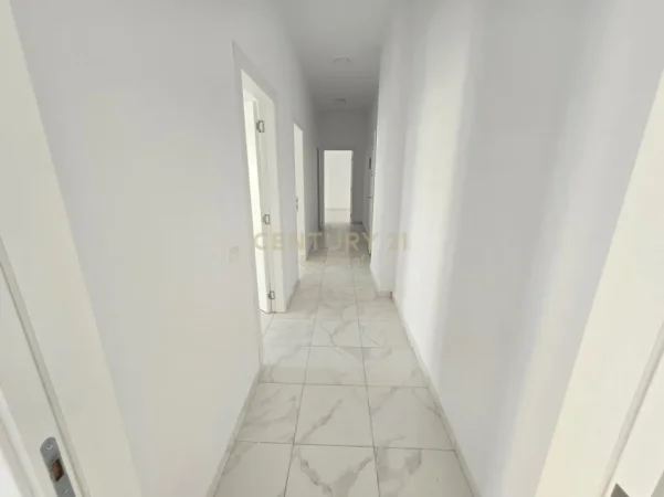 Tirane, jepet me qera ambjent biznesi Kati 2, 111 m² 1.100 € (Square 21)