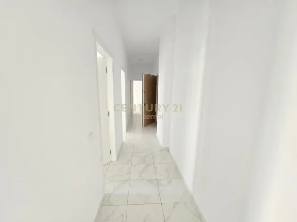Tirane, jepet me qera ambjent biznesi Kati 2, 111 m² 1.100 € (Square 21)
