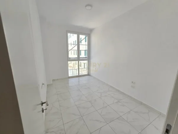 Tirane, jepet me qera ambjent biznesi Kati 2, 111 m² 1.100 € (Square 21)