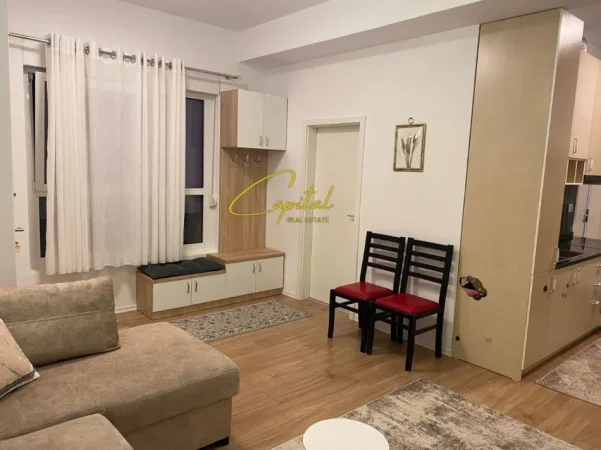 Tirane, jepet me qera apartament 1+1 Kati 2, 55 m² 400 € (ALI DEMI)