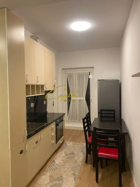 Tirane, jepet me qera apartament 1+1 Kati 2, 55 m² 400 € (ALI DEMI)