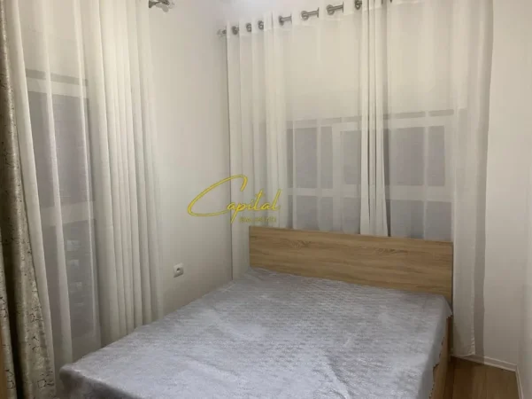 Tirane, jepet me qera apartament 1+1 Kati 2, 55 m² 400 € (ALI DEMI)