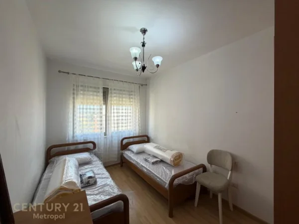 Tirane, jepet me qera apartament 1+1 Kati 5, 93 m² 550 € (Rruga e Dibres)