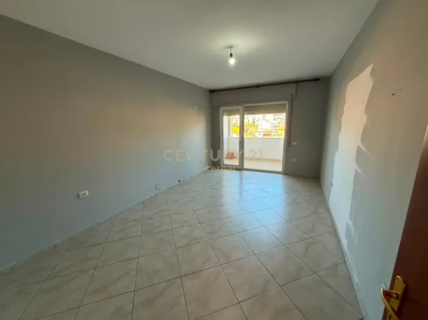 Tirane, jepet me qera zyre Kati 3, 120 m² 1.000 € (Rruga Siri Kodra)