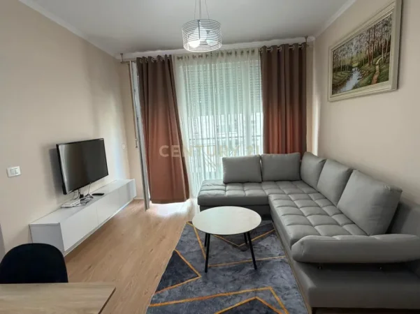 Tirane, jepet me qera apartament 2+1 Kati 4, 95 m² 750 € (Fiori Di Bosco)